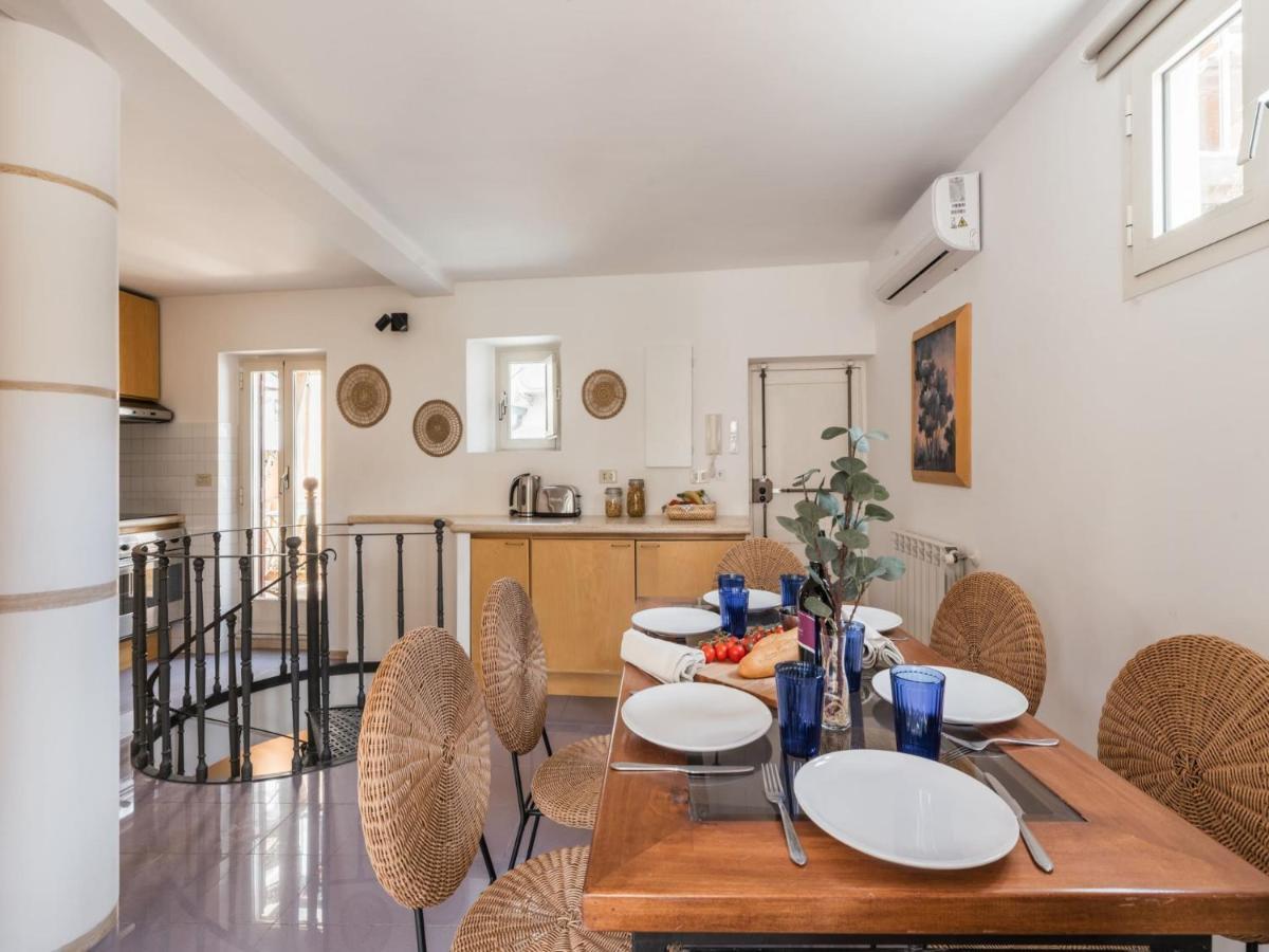 The Best Rent - Two-Bedroom Apartment With Terrace Near Trevi Fountain ローマ エクステリア 写真
