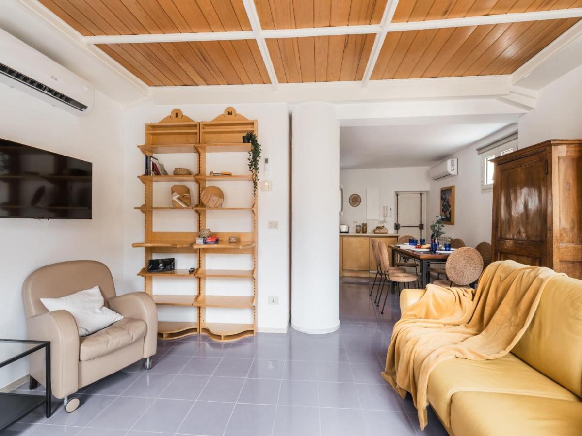 The Best Rent - Two-Bedroom Apartment With Terrace Near Trevi Fountain ローマ エクステリア 写真